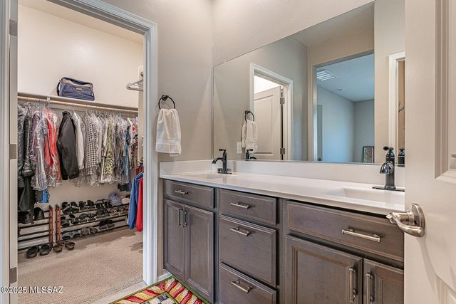 2536 W Dome Rock Drive, Green Valley, AZ 85622