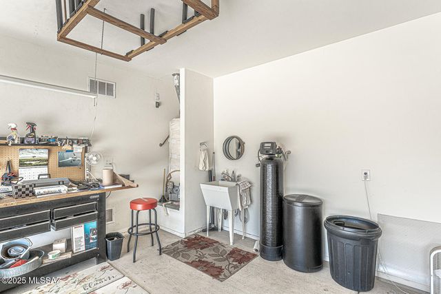 2536 W Dome Rock Drive, Green Valley, AZ 85622