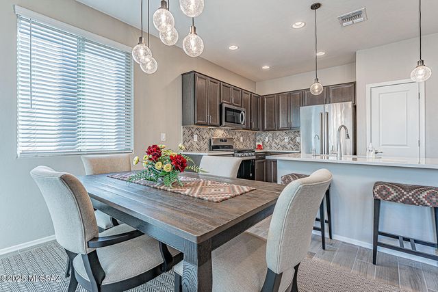 2536 W Dome Rock Drive, Green Valley, AZ 85622