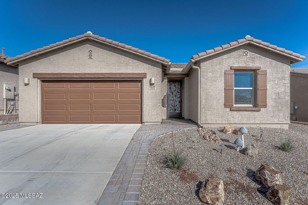 2536 W Dome Rock Drive, Green Valley, AZ 85622