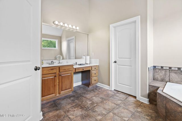 2830 S Manning Circle, Nesbit, MS 38651