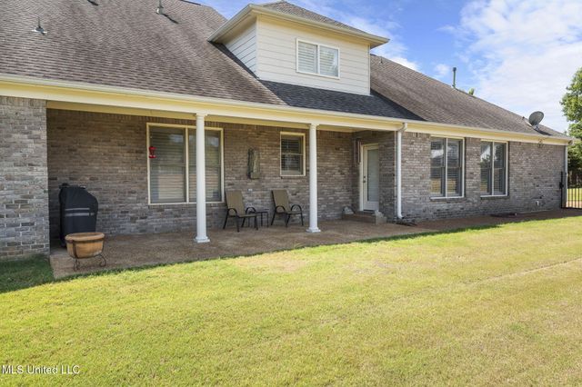 2830 S Manning Circle, Nesbit, MS 38651
