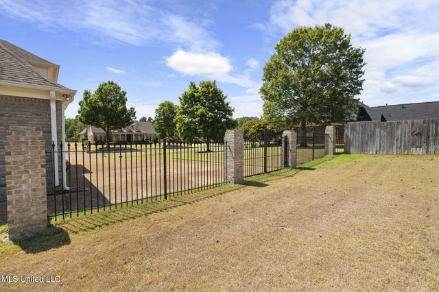 2830 S Manning Circle, Nesbit, MS 38651