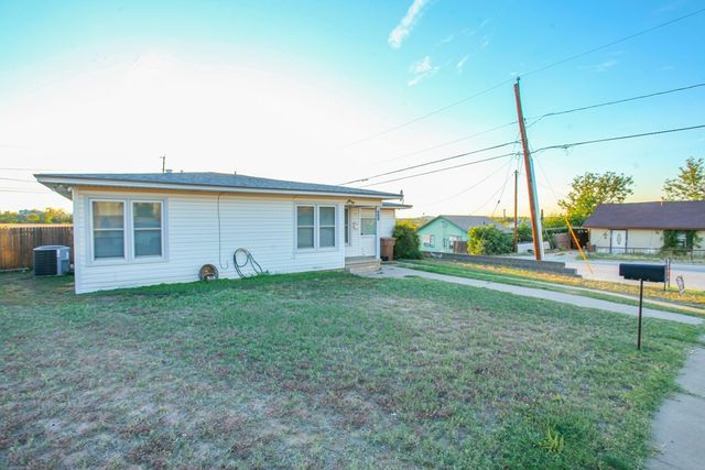 600 Caylor Dr, Big Spring, TX 79720