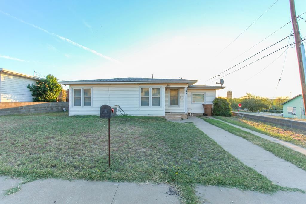 600 Caylor Dr, Big Spring, TX 79720