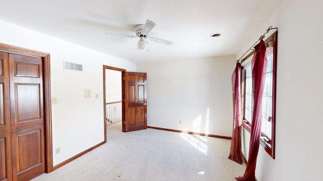 811 Royal Dublin Lane, Dyer, IN 46311