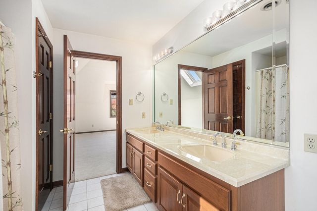 811 Royal Dublin Lane, Dyer, IN 46311