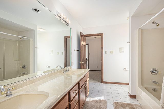 811 Royal Dublin Lane, Dyer, IN 46311