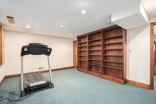 811 Royal Dublin Lane, Dyer, IN 46311