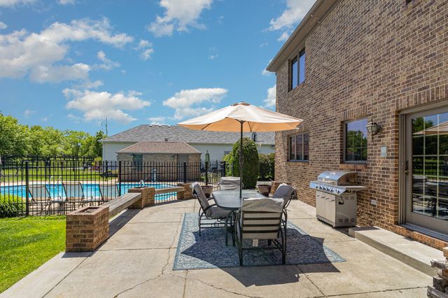 811 Royal Dublin Lane, Dyer, IN 46311