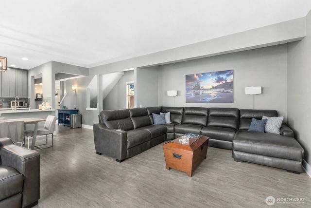2858 NW 90th Place, Seattle, WA 98117