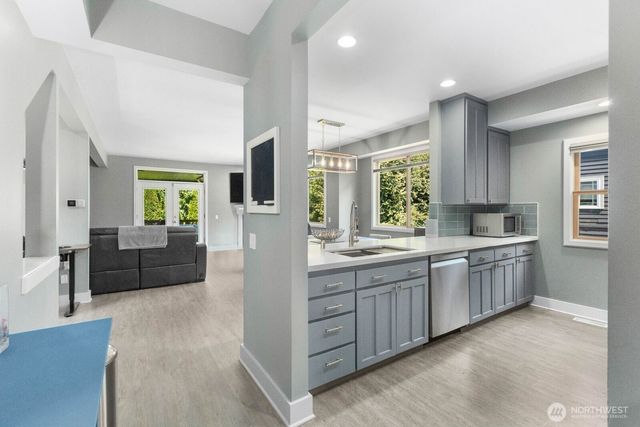 2858 NW 90th Place, Seattle, WA 98117