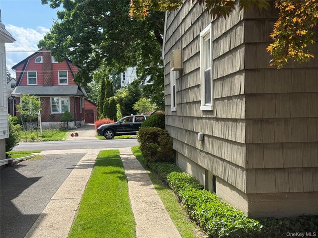 2725 165th Street, Flushing, NY 11358
