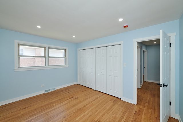 8544 W Roseview Drive, Niles, IL 60714