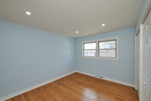 8544 W Roseview Drive, Niles, IL 60714