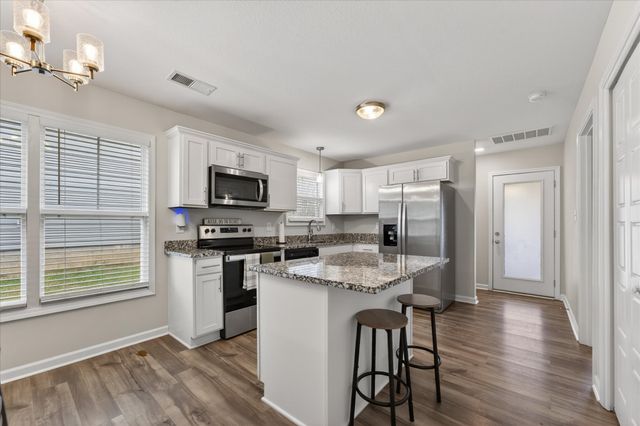 409 Hillside Dr, Clarksville, TN 37040