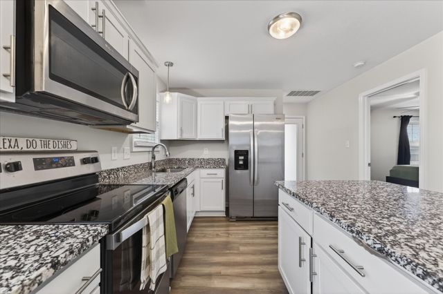 409 Hillside Dr, Clarksville, TN 37040