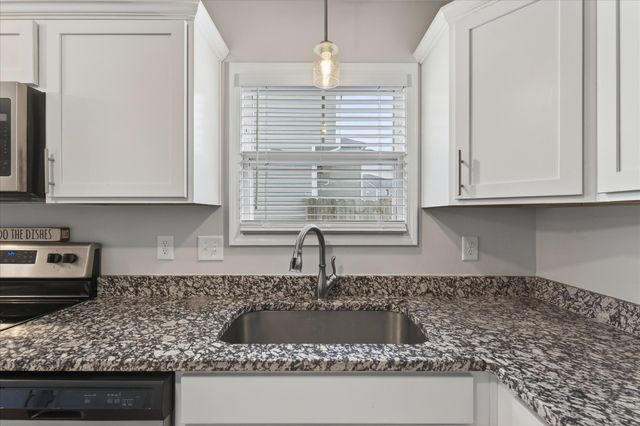 409 Hillside Dr, Clarksville, TN 37040