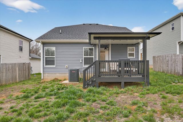 409 Hillside Dr, Clarksville, TN 37040