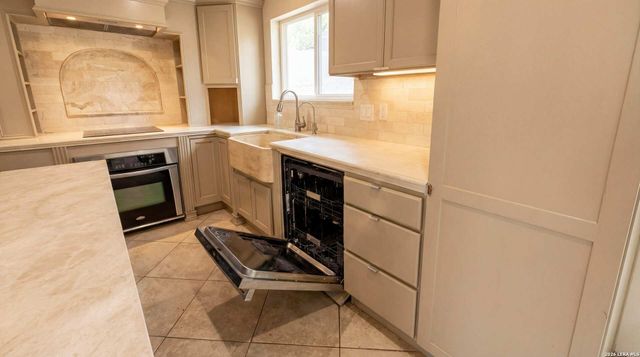 12111 Woodsrim, Live Oak, TX 78233