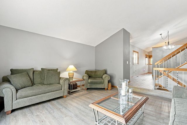 1014 Grant Circle S, Anoka, MN 55303