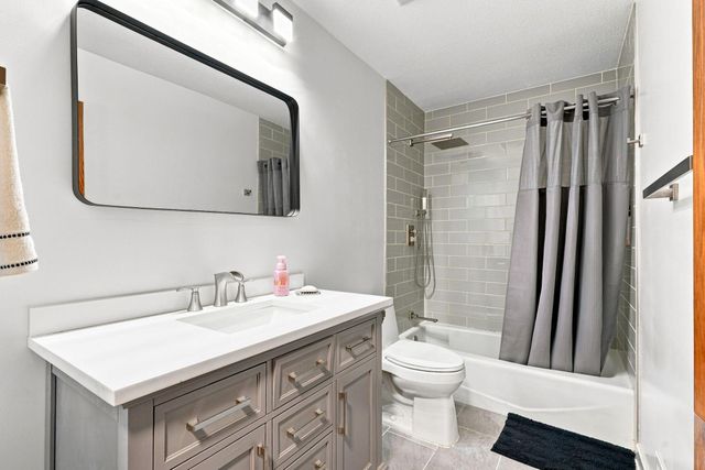 1014 Grant Circle S, Anoka, MN 55303