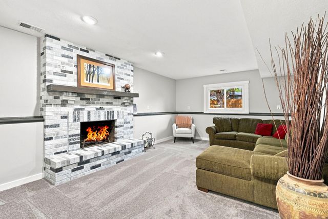 1014 Grant Circle S, Anoka, MN 55303