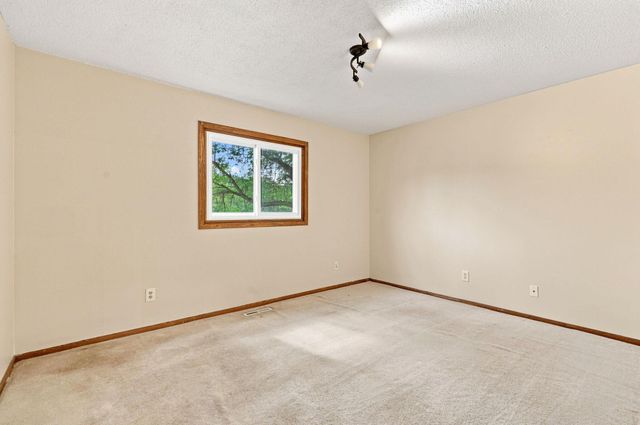 1014 Grant Circle S, Anoka, MN 55303