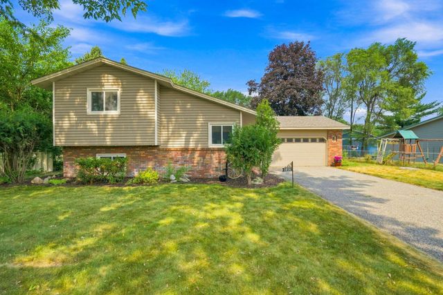 1014 Grant Circle S, Anoka, MN 55303