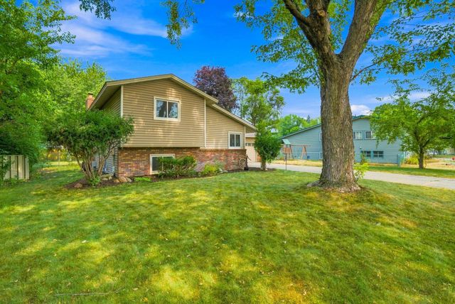 1014 Grant Circle S, Anoka, MN 55303