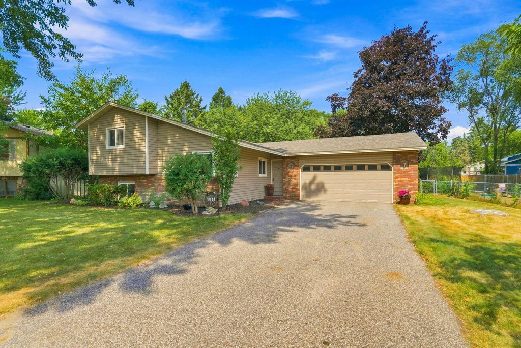 1014 Grant Circle S, Anoka, MN 55303