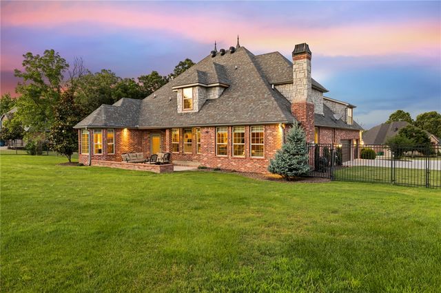 10849 Rosehaven Lane, Bentonville, AR 72712