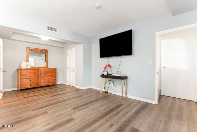 10272 Willow Springs Lane, Sunland, CA 91040