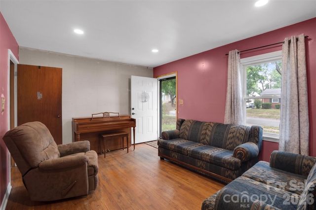 1616 Mcallister Drive, Charlotte, NC 28216