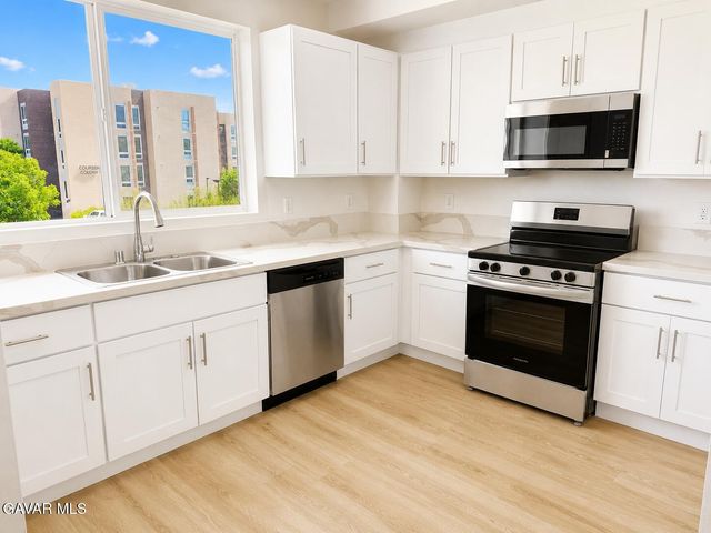 38225 E 9th Street 1, Palmdale, CA 93550