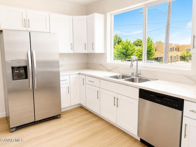 38225 E 9th Street 1, Palmdale, CA 93550
