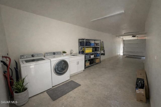 38225 E 9th Street 1, Palmdale, CA 93550