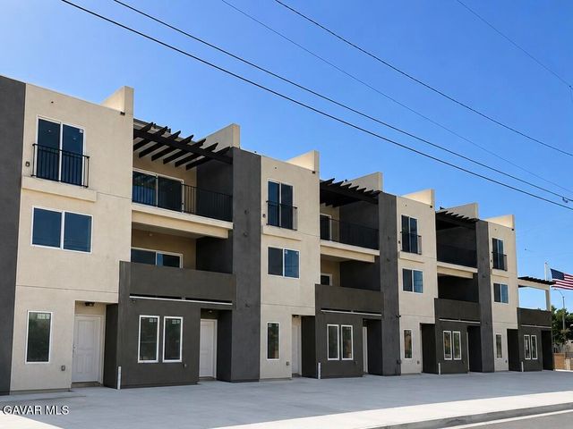 38225 E 9th Street 1, Palmdale, CA 93550