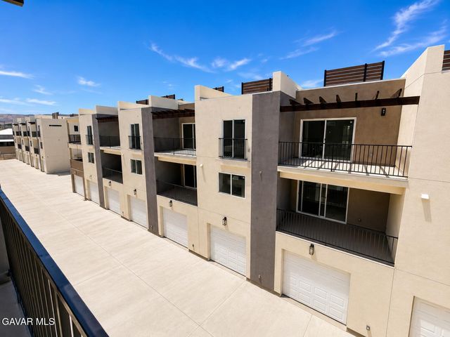 38225 E 9th Street 1, Palmdale, CA 93550
