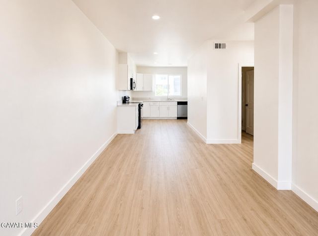 38225 E 9th Street 1, Palmdale, CA 93550
