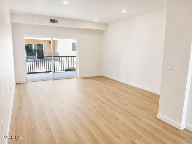 38225 E 9th Street 1, Palmdale, CA 93550