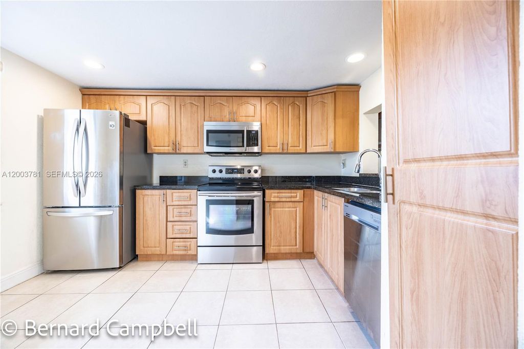 3940 Inverrary Blvd 403-A, Lauderhill, FL 33319