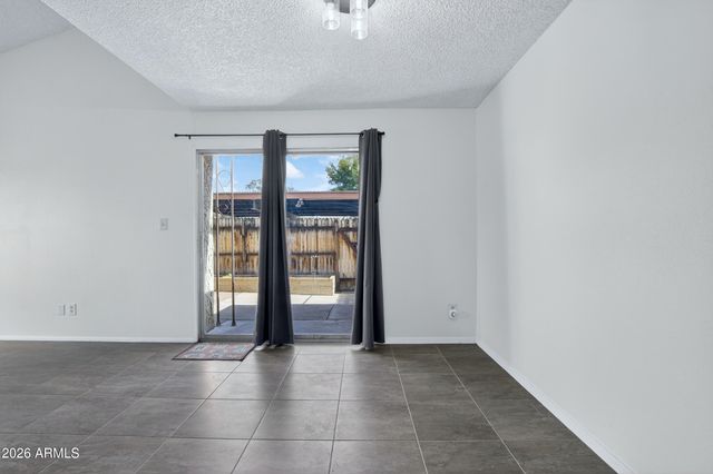 2221 W FARMDALE Avenue 17, Mesa, AZ 85202