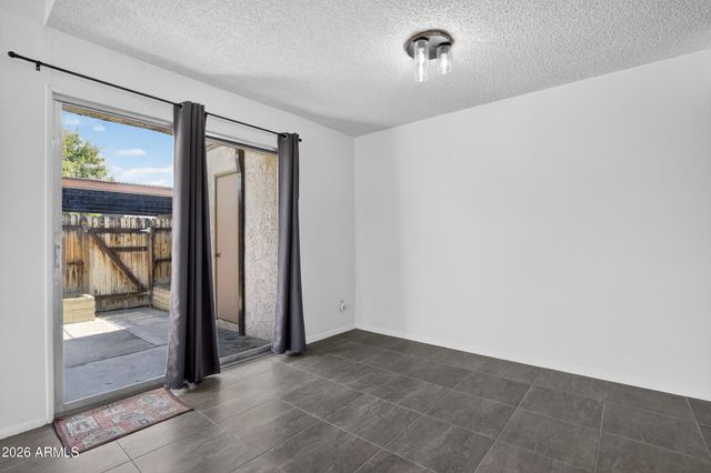 2221 W FARMDALE Avenue 17, Mesa, AZ 85202