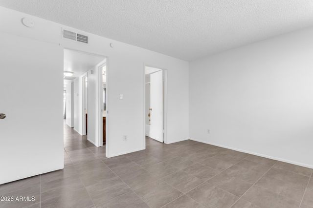 2221 W FARMDALE Avenue 17, Mesa, AZ 85202