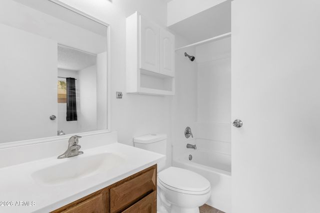 2221 W FARMDALE Avenue 17, Mesa, AZ 85202