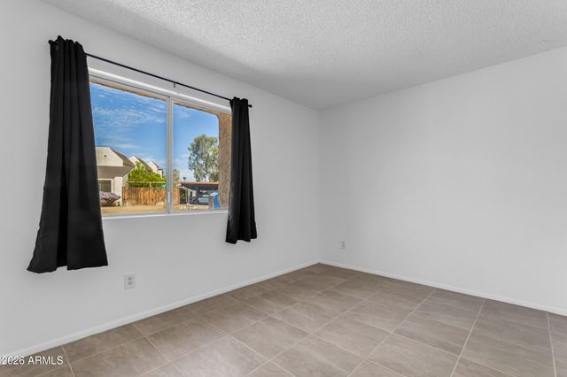 2221 W FARMDALE Avenue 17, Mesa, AZ 85202