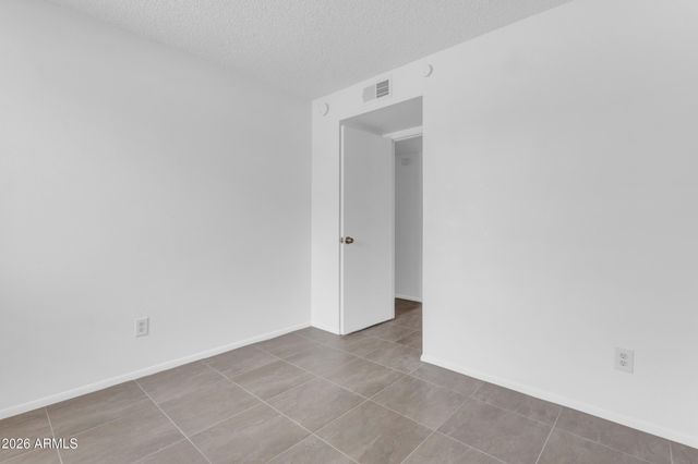 2221 W FARMDALE Avenue 17, Mesa, AZ 85202