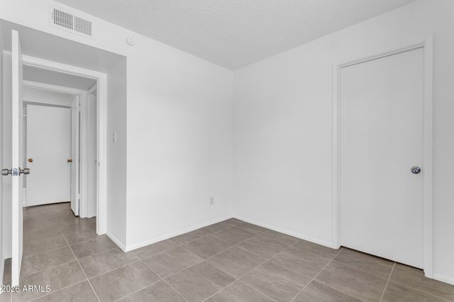 2221 W FARMDALE Avenue 17, Mesa, AZ 85202