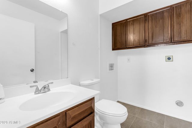 2221 W FARMDALE Avenue 17, Mesa, AZ 85202